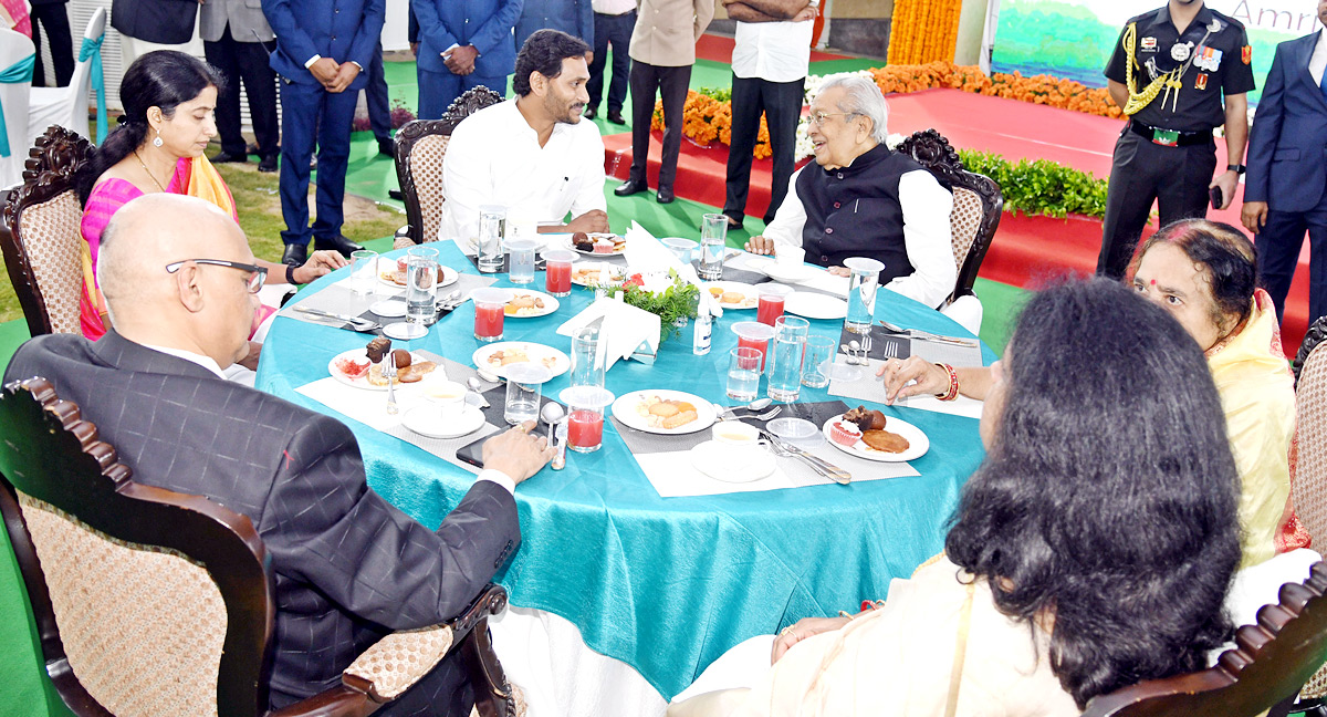 Governor Biswabhusan And AP CM Jagan Participates in At Home Event - Sakshi1