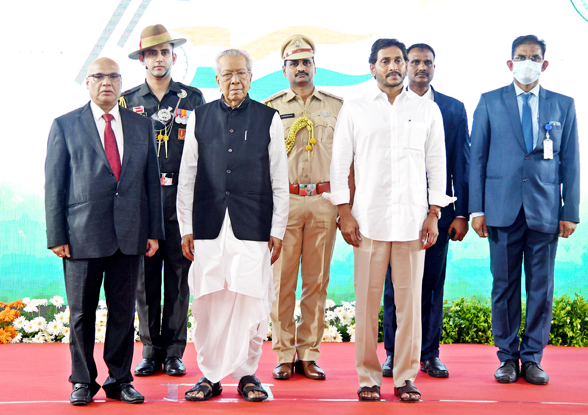 Governor Biswabhusan And AP CM Jagan Participates in At Home Event - Sakshi12