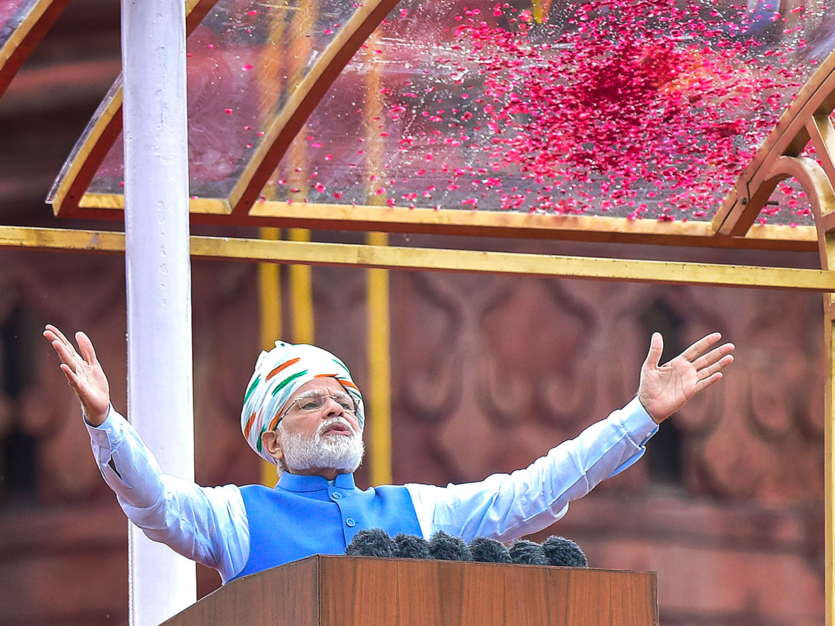 Independence Day 2022: PM Modi Hoists Flag At Red Fort Celebrations Photos - Sakshi16