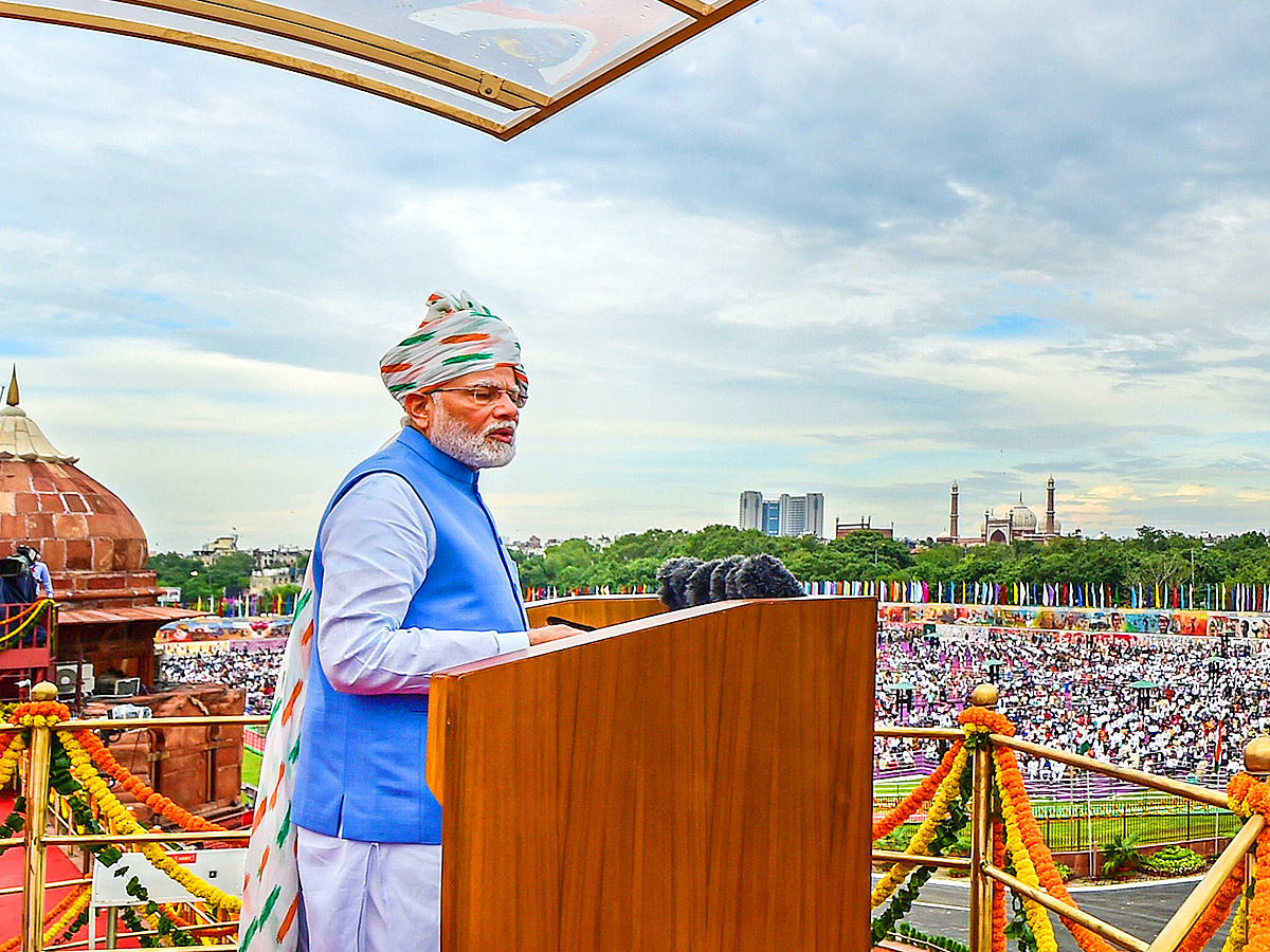 Independence Day 2022: PM Modi Hoists Flag At Red Fort Celebrations Photos - Sakshi18