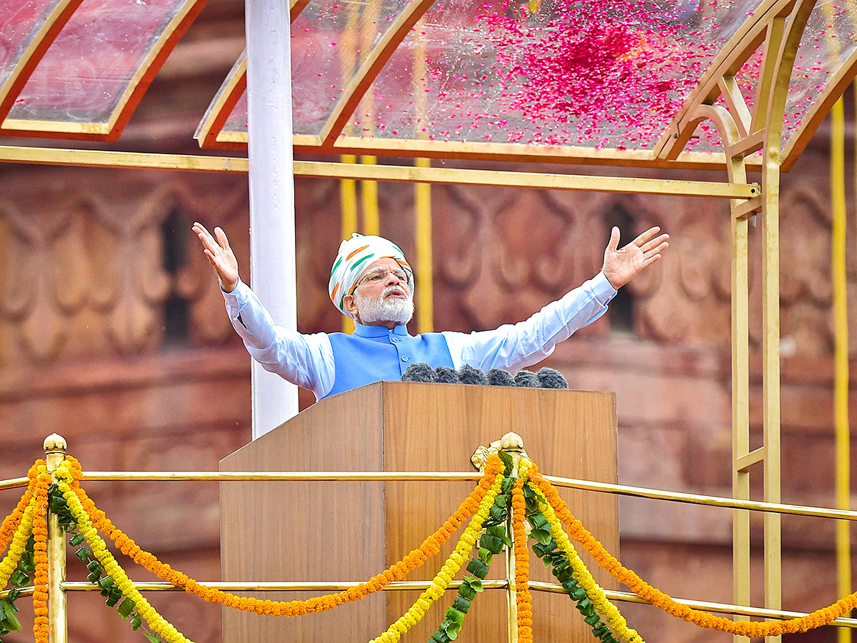 Independence Day 2022: PM Modi Hoists Flag At Red Fort Celebrations Photos - Sakshi23