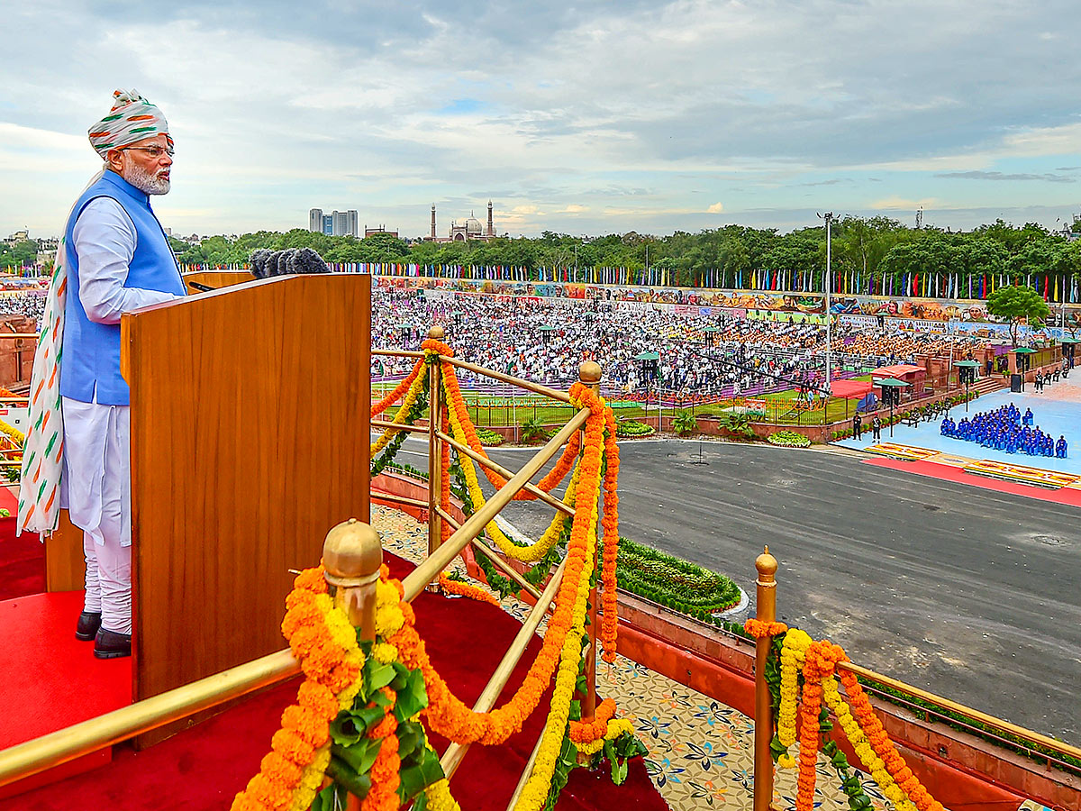 Independence Day 2022: PM Modi Hoists Flag At Red Fort Celebrations Photos - Sakshi2