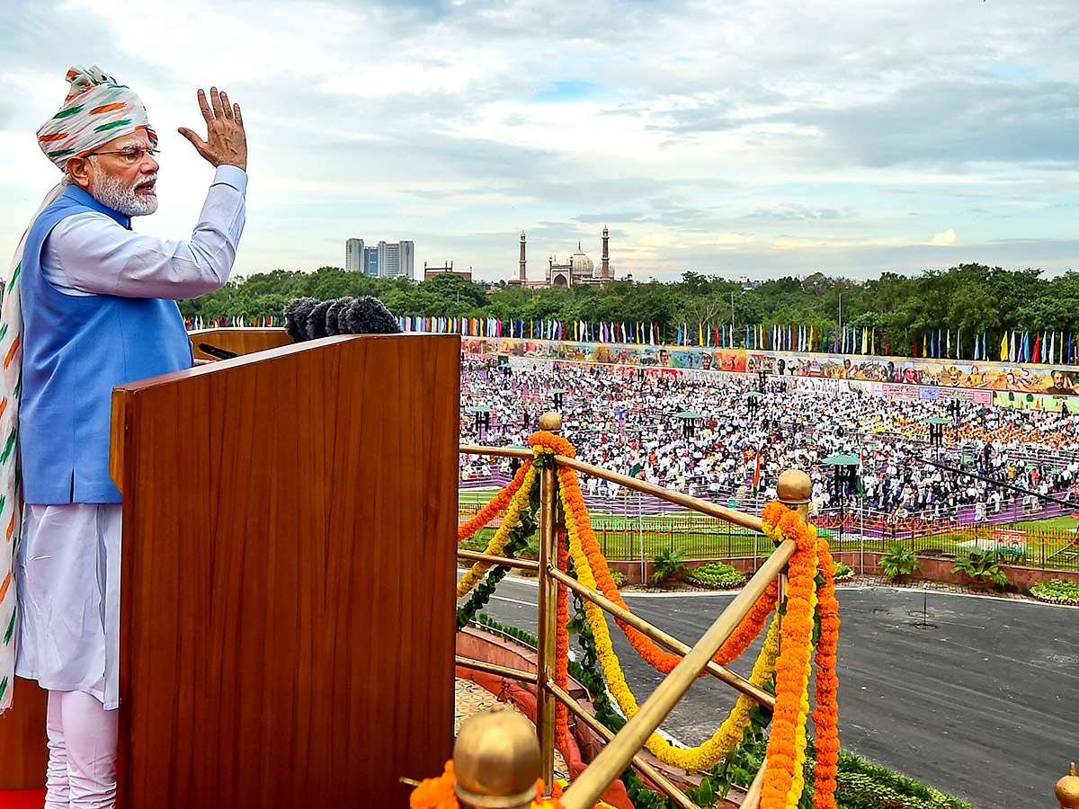 Independence Day 2022: PM Modi Hoists Flag At Red Fort Celebrations Photos - Sakshi5