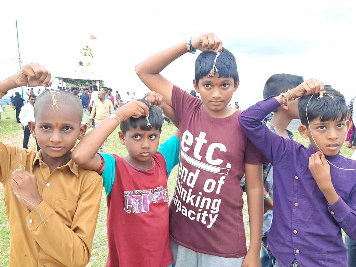 Devotees offering scorpions to lord Venkateswara in Kurnool Temple - Sakshi7