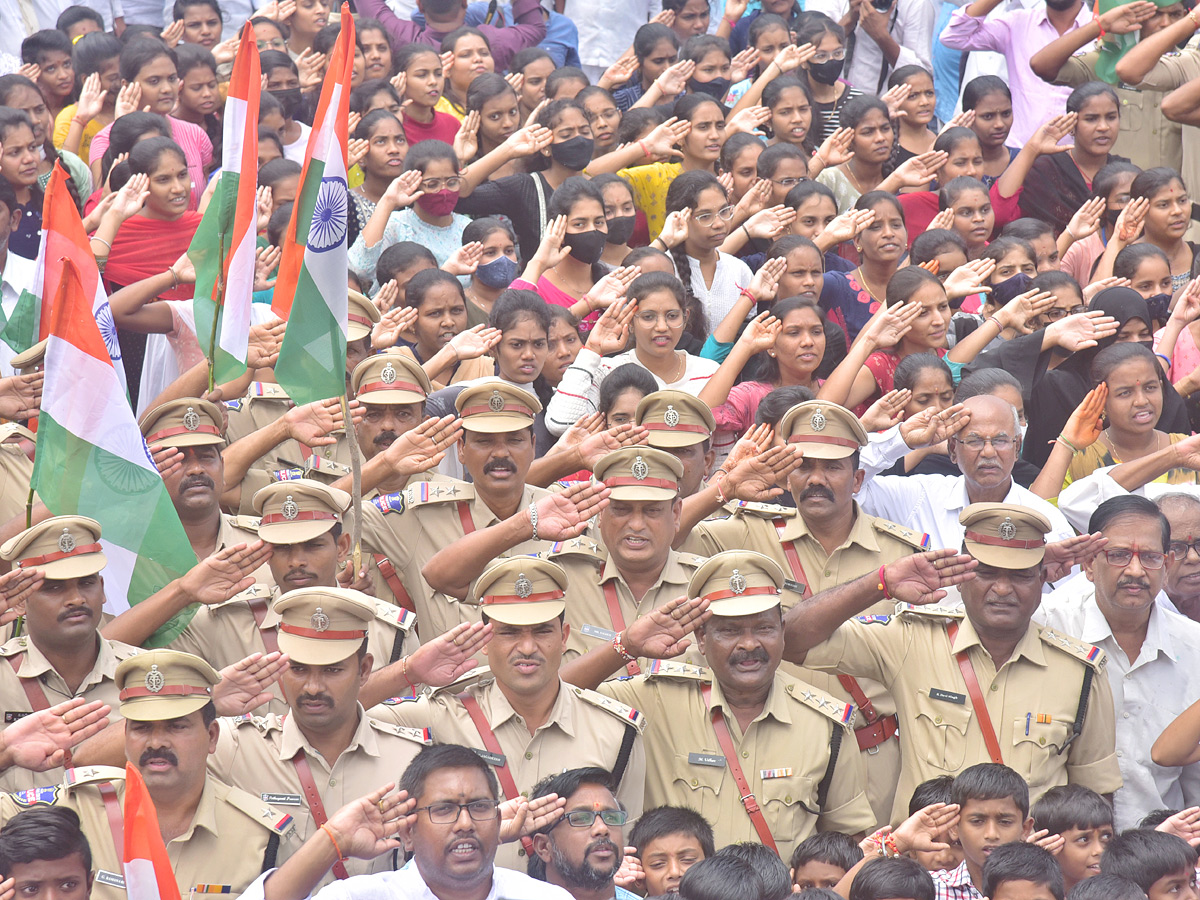 Telangana comes to a standstill for mass singing of national anthem Photo Gallery - Sakshi14