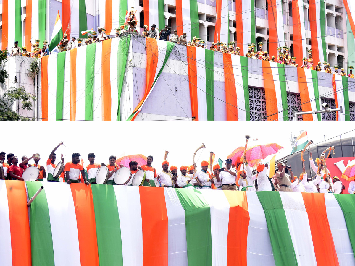 Telangana comes to a standstill for mass singing of national anthem Photo Gallery - Sakshi15