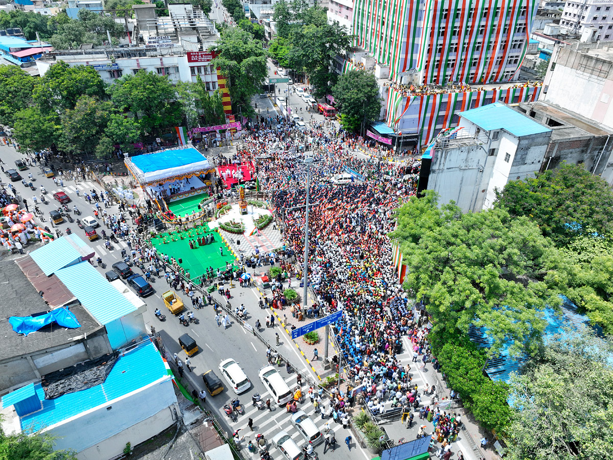 Telangana comes to a standstill for mass singing of national anthem Photo Gallery - Sakshi4