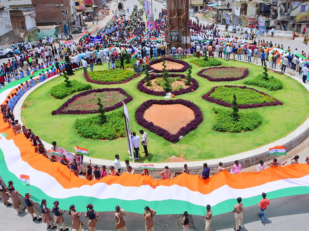 Telangana comes to a standstill for mass singing of national anthem Photo Gallery - Sakshi5