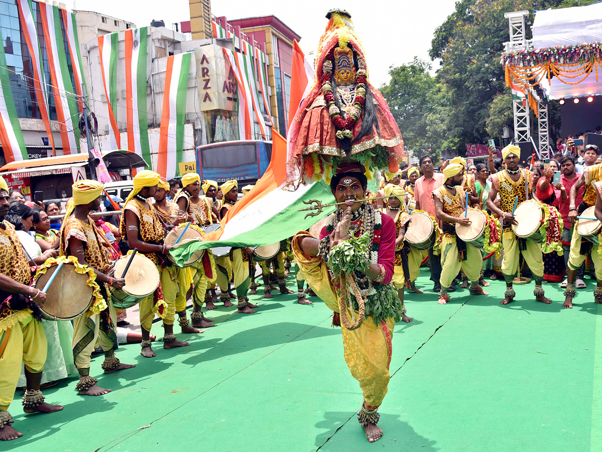 Telangana comes to a standstill for mass singing of national anthem Photo Gallery - Sakshi19