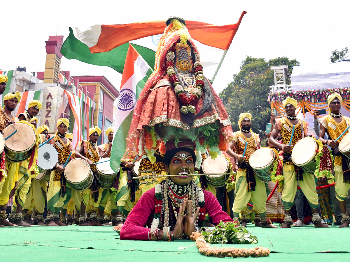 Telangana comes to a standstill for mass singing of national anthem Photo Gallery - Sakshi20