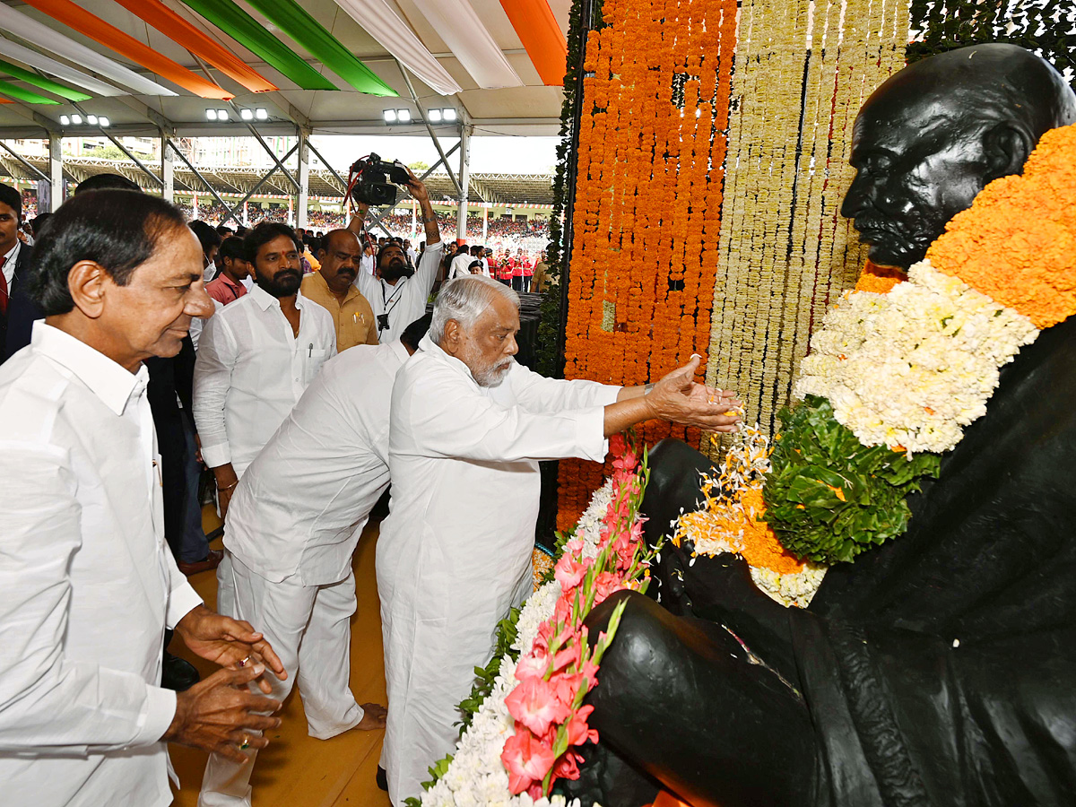 CM KCR Attends Closing Ceremony of Swatantra Bharat Vajrotsavam Photo Gallery - Sakshi19