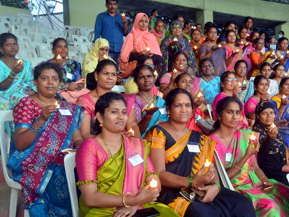 CM KCR Attends Closing Ceremony of Swatantra Bharat Vajrotsavam Photo Gallery - Sakshi7