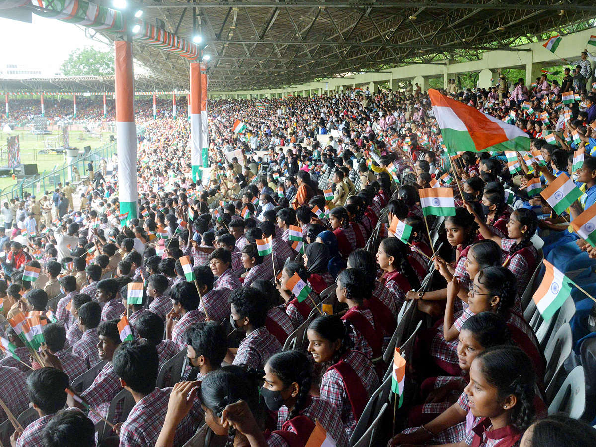 CM KCR Attends Closing Ceremony of Swatantra Bharat Vajrotsavam Photo Gallery - Sakshi13