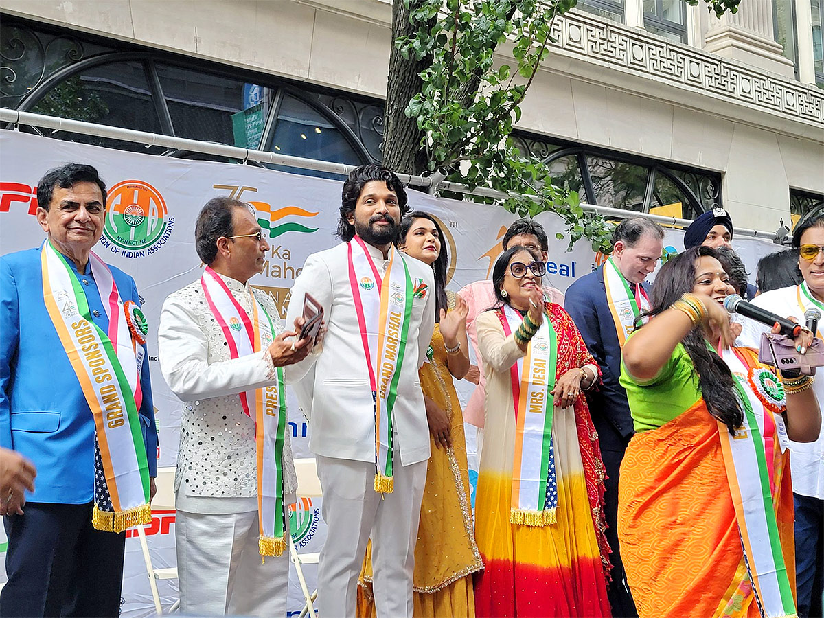 Allu Arjun makes grand entry at India Day parade in New York  - Sakshi12