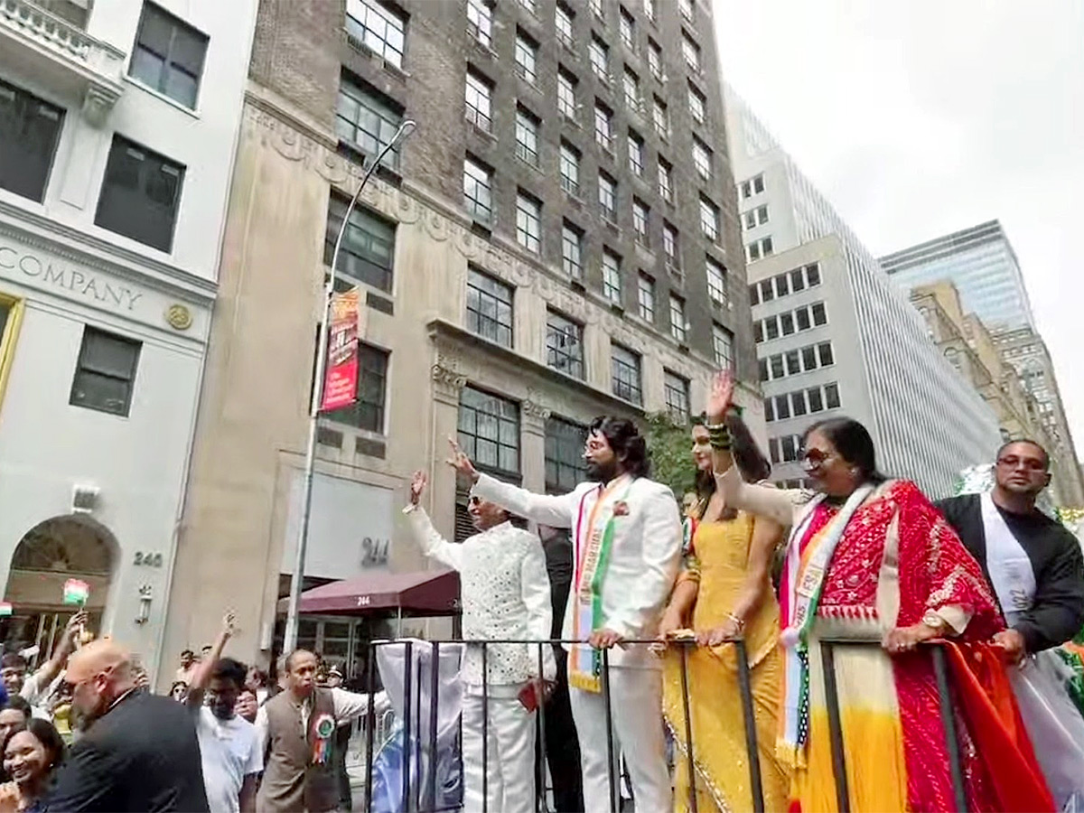 Allu Arjun makes grand entry at India Day parade in New York  - Sakshi5