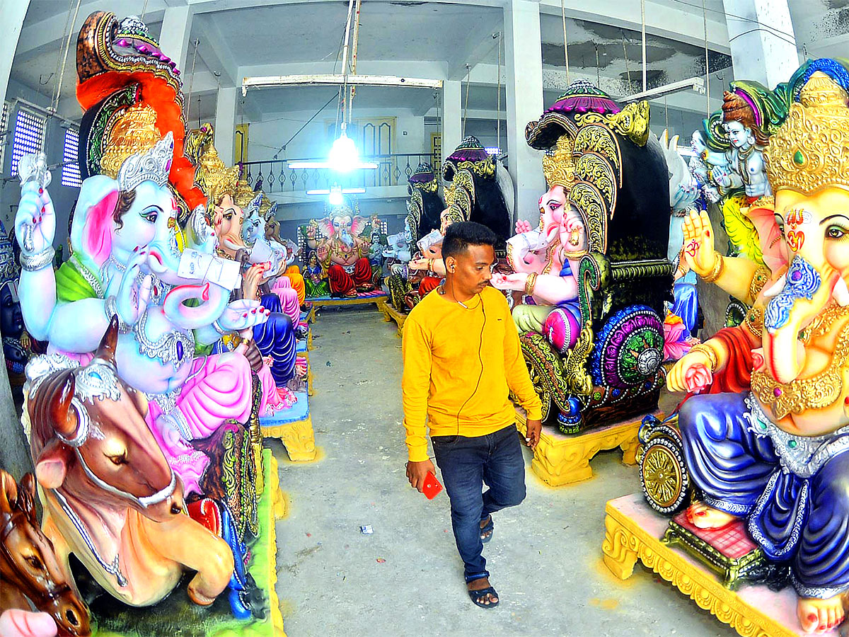 Ganesh Idols Ready For Chavithi Celebrations In Telugu States Photos - Sakshi6