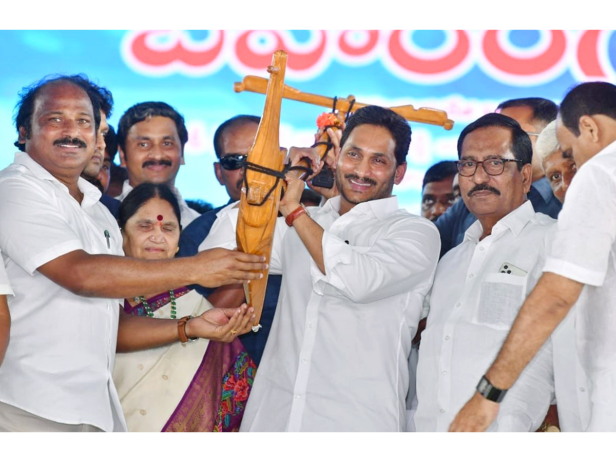 CM YS Jagan Prakasam District Tour Photo Gallery - Sakshi10