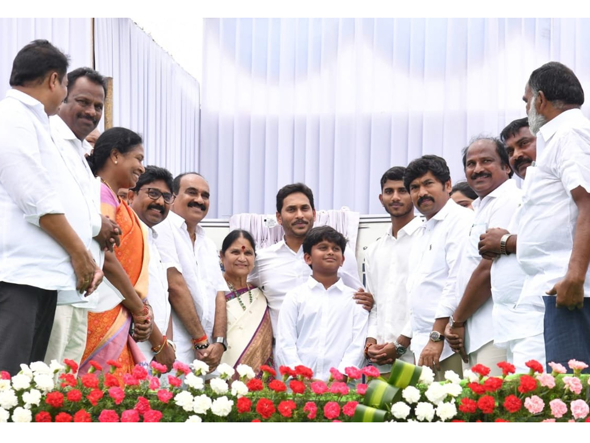 CM YS Jagan Prakasam District Tour Photo Gallery - Sakshi16