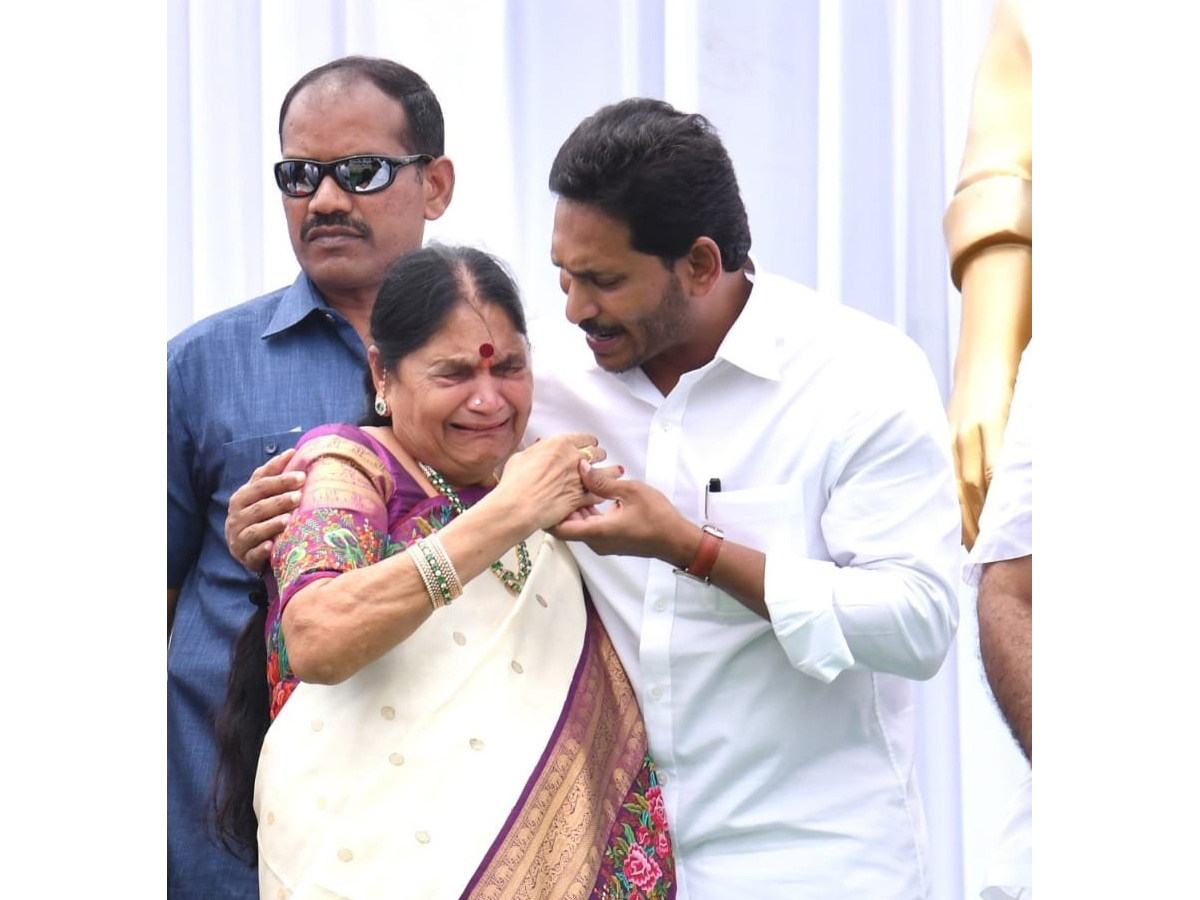 CM YS Jagan Prakasam District Tour Photo Gallery - Sakshi17