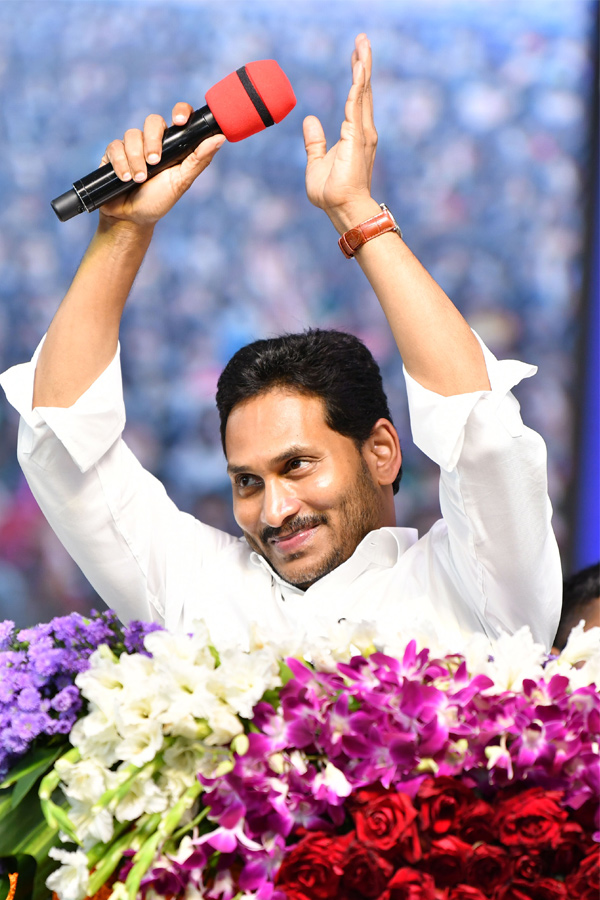 CM Jagan Releases Fourth Phase YSR Nethanna Nestham Funds - Sakshi46