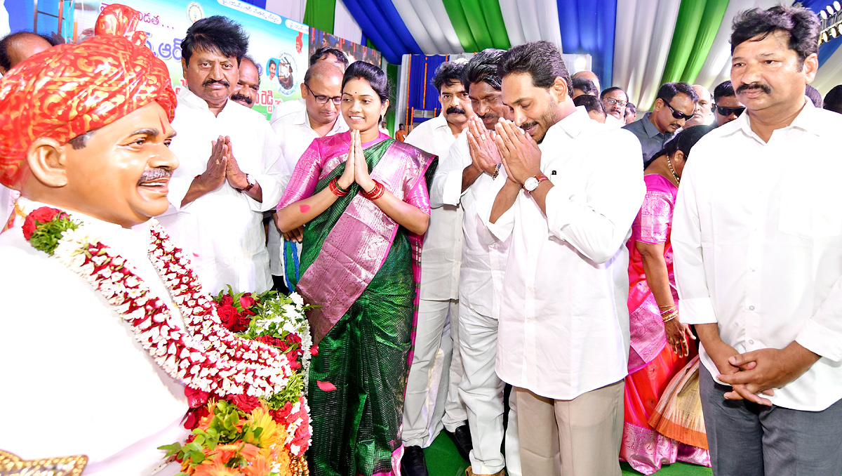 CM Jagan Releases Fourth Phase YSR Nethanna Nestham Funds - Sakshi20