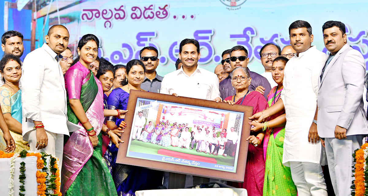 CM Jagan Releases Fourth Phase YSR Nethanna Nestham Funds - Sakshi30