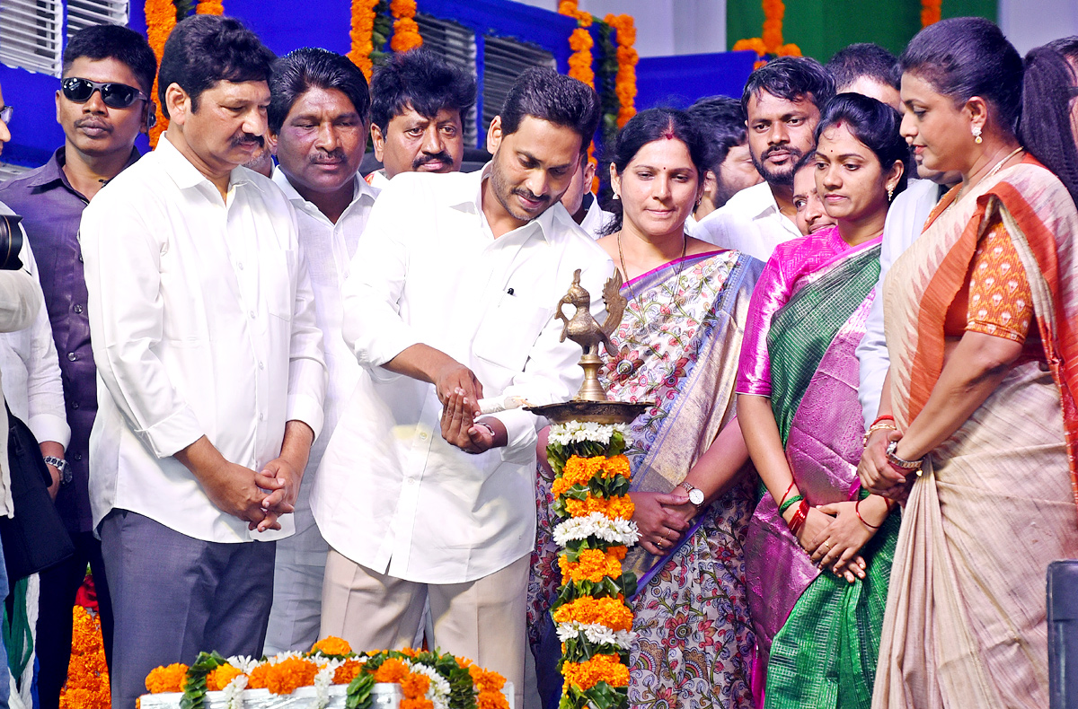 CM Jagan Releases Fourth Phase YSR Nethanna Nestham Funds - Sakshi31