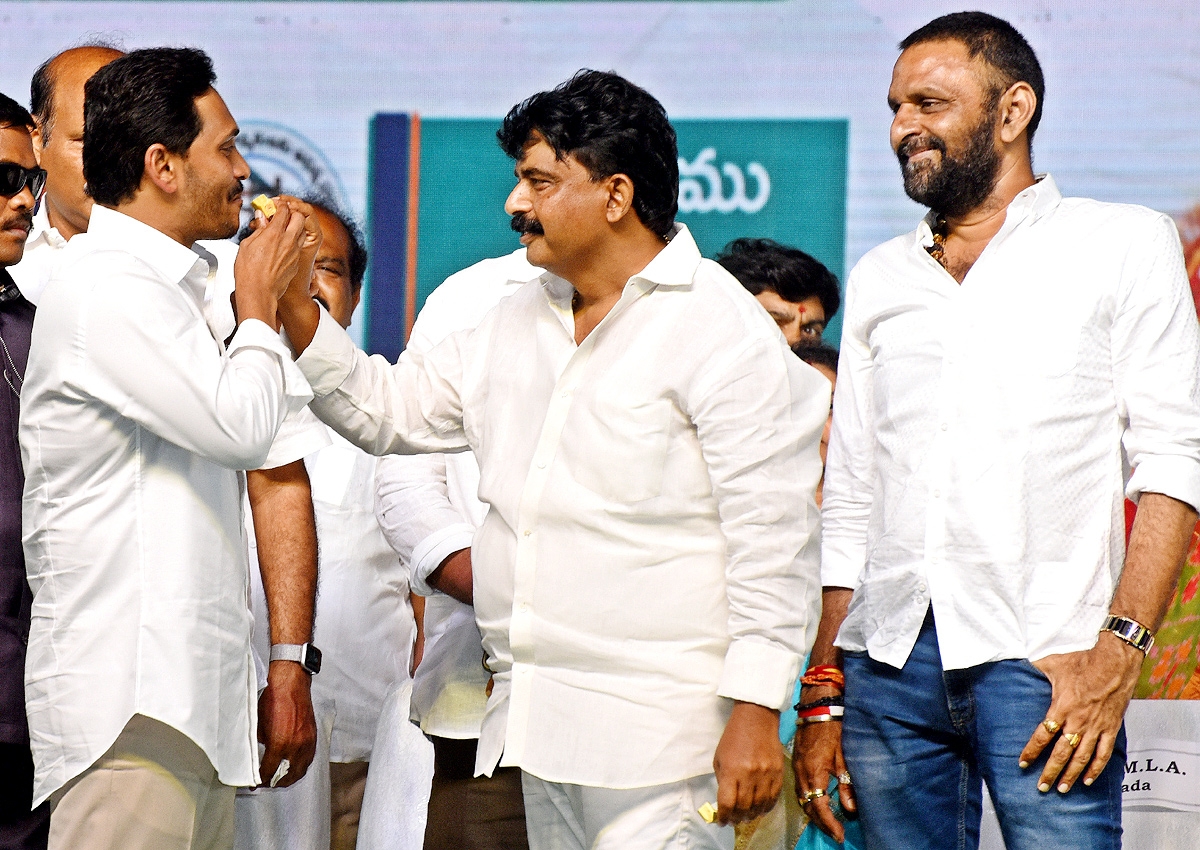 CM Jagan Releases Fourth Phase YSR Nethanna Nestham Funds - Sakshi39