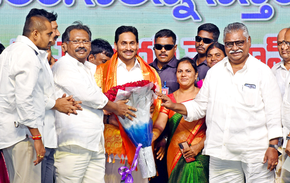 CM Jagan Releases Fourth Phase YSR Nethanna Nestham Funds - Sakshi40