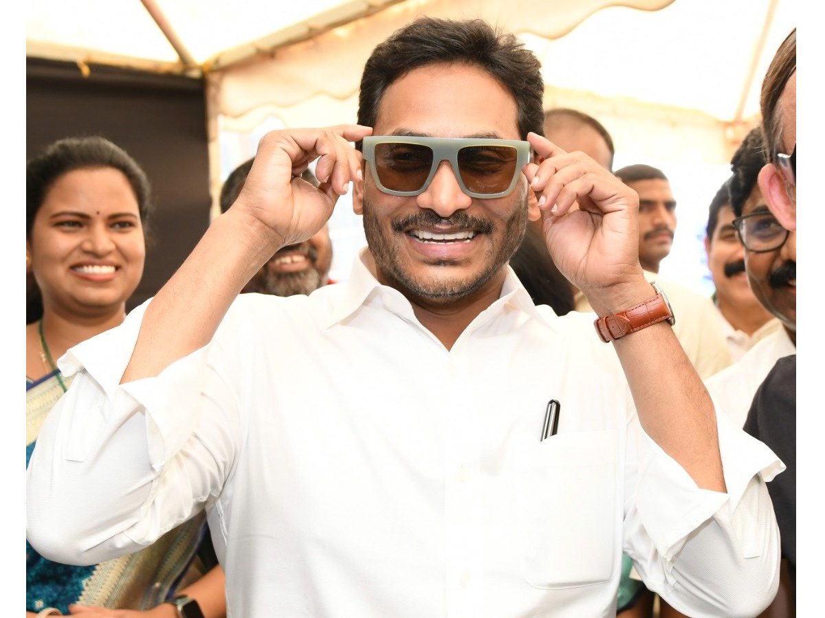 AP CM Jagan Visakhapatnam Tour Photo Gallery - Sakshi12