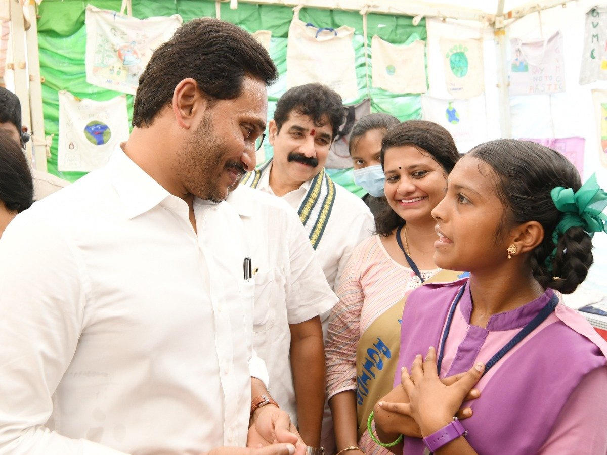 AP CM Jagan Visakhapatnam Tour Photo Gallery - Sakshi17