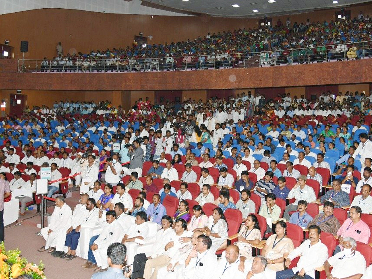 AP CM Jagan Visakhapatnam Tour Photo Gallery - Sakshi18