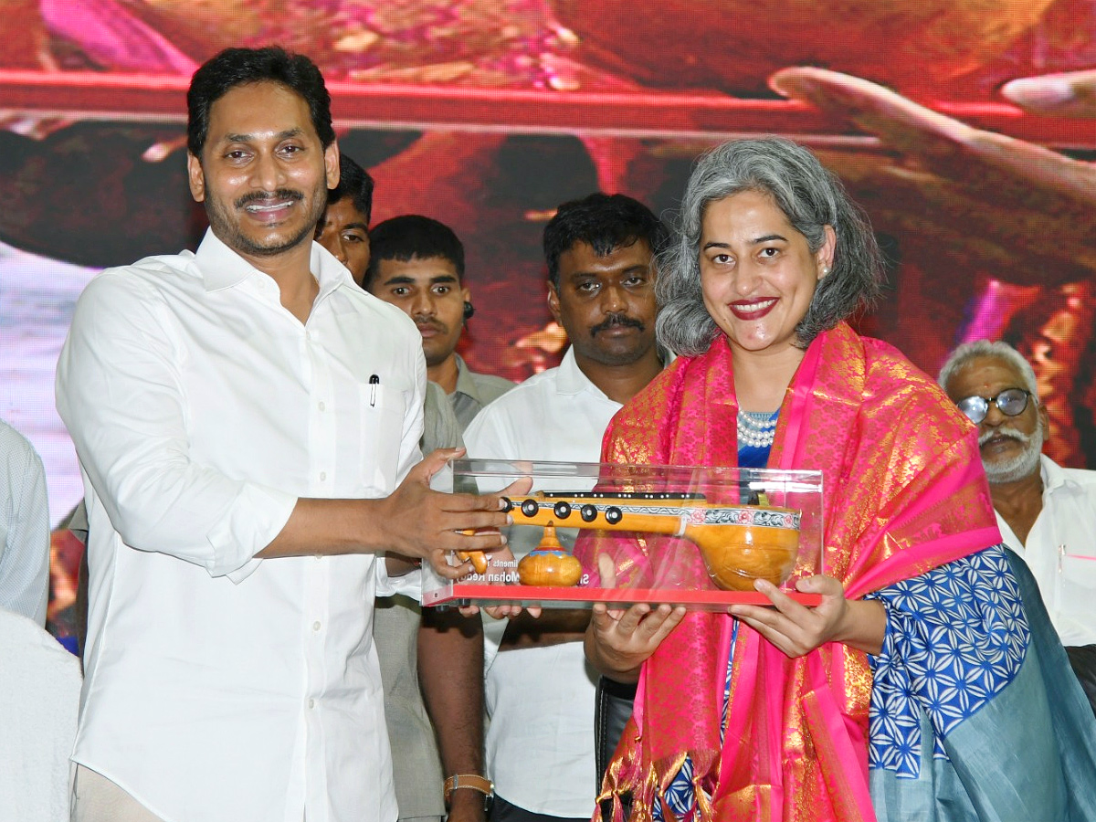 AP CM Jagan Visakhapatnam Tour Photo Gallery - Sakshi24