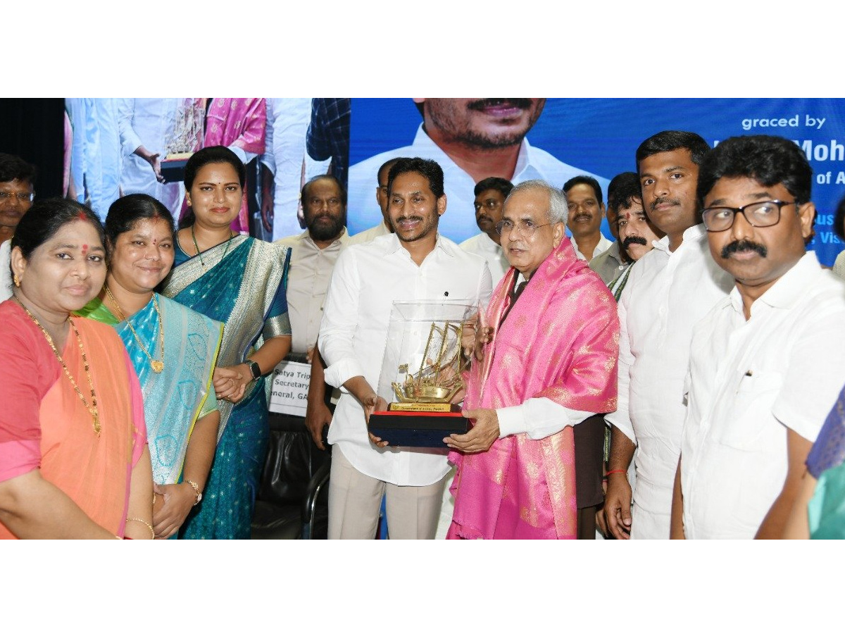 AP CM Jagan Visakhapatnam Tour Photo Gallery - Sakshi7