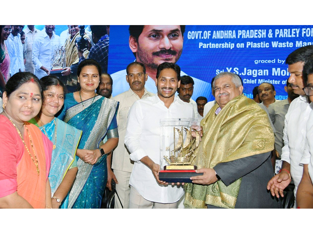 AP CM Jagan Visakhapatnam Tour Photo Gallery - Sakshi9