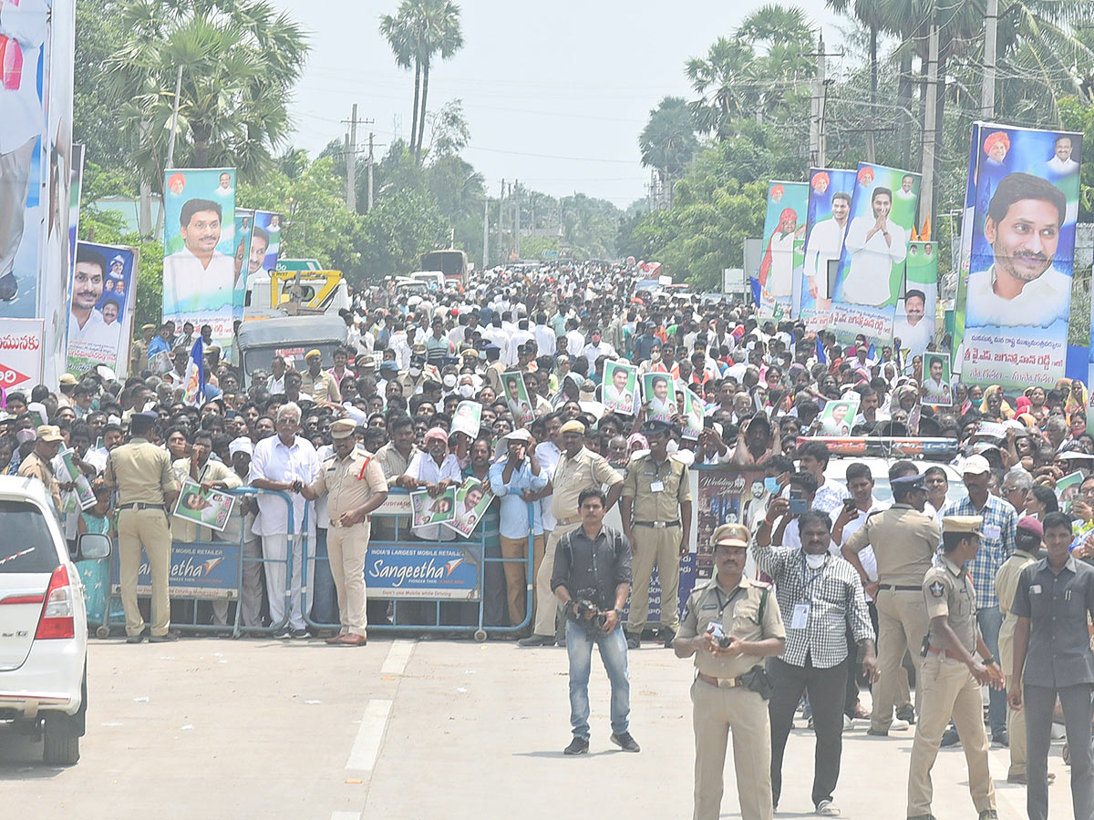 People Leader CM Jagan Craze At Krishna Pedana Public Meeting - Sakshi10