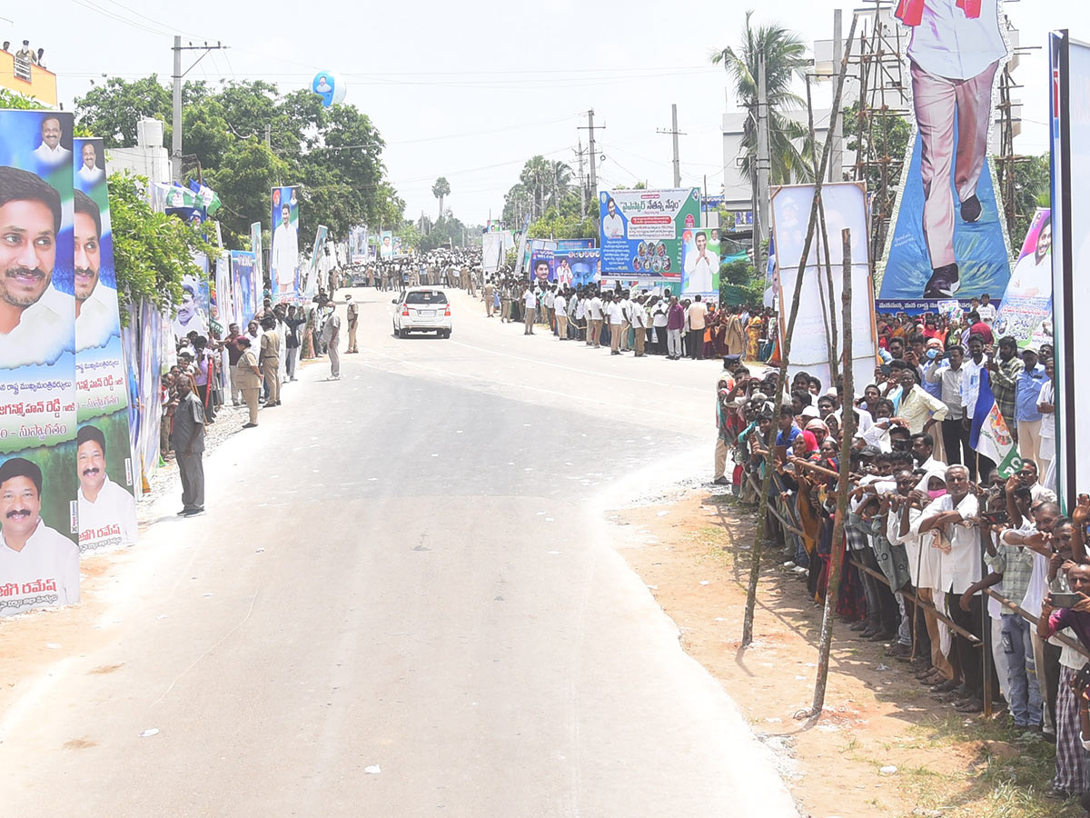 People Leader CM Jagan Craze At Krishna Pedana Public Meeting - Sakshi11