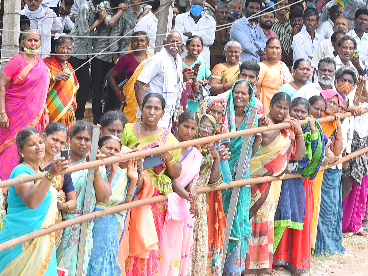 People Leader CM Jagan Craze At Krishna Pedana Public Meeting - Sakshi15