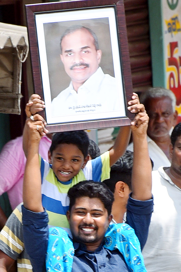 People Leader CM Jagan Craze At Krishna Pedana Public Meeting - Sakshi24