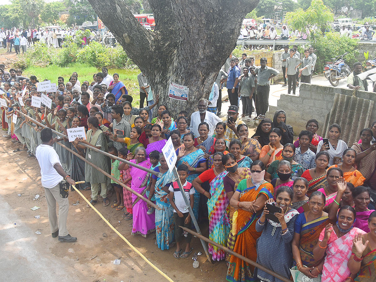 People Leader CM Jagan Craze At Krishna Pedana Public Meeting - Sakshi8