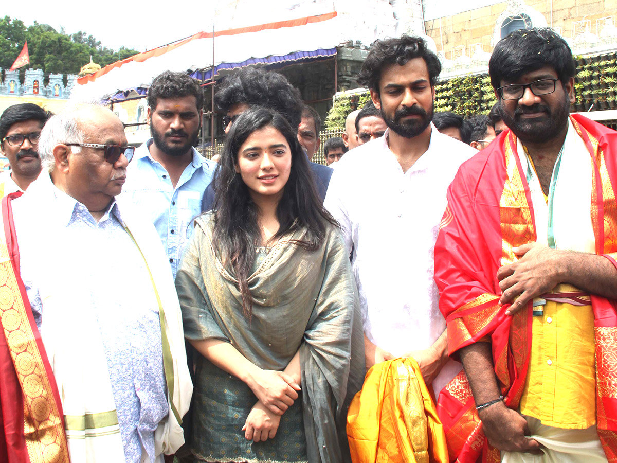 Vaishnav Tej and Ketika Sharma Visits Tirumala Temple - Sakshi9