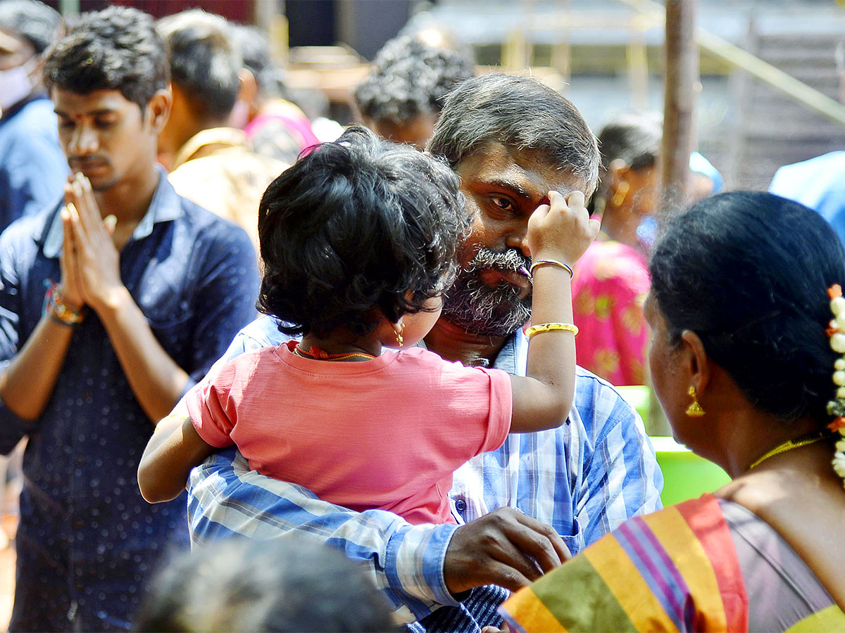 Devotees Rush at Indrakeeladri Durga Devi Temple - Sakshi11