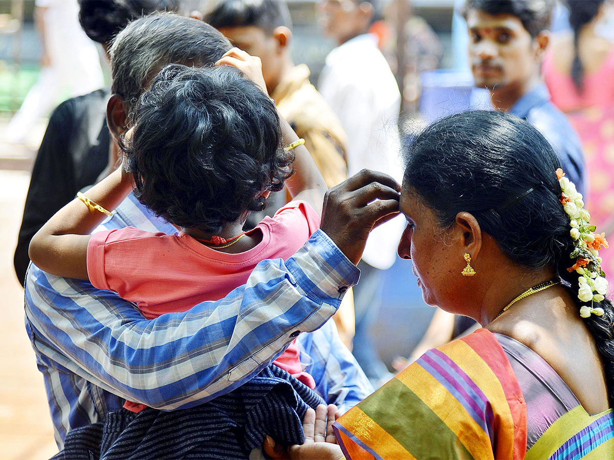 Devotees Rush at Indrakeeladri Durga Devi Temple - Sakshi12