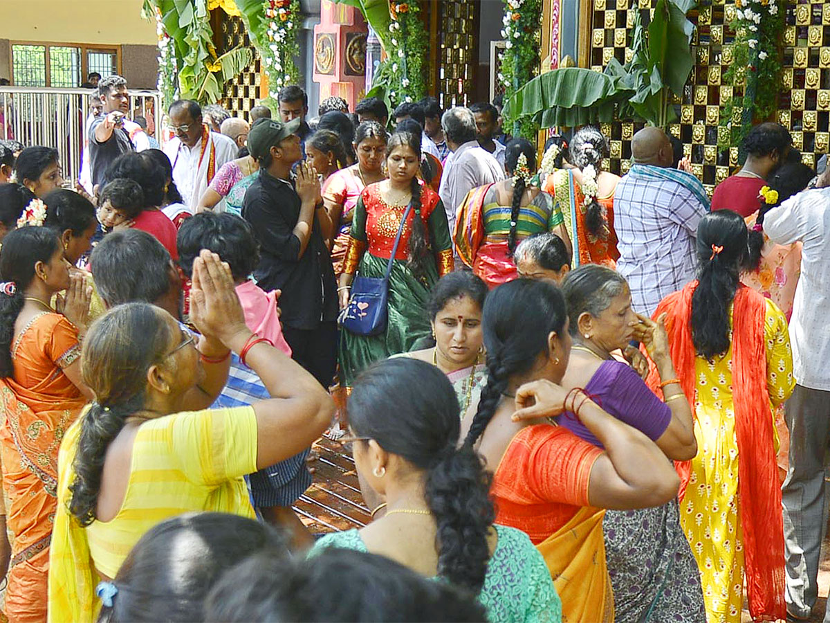 Devotees Rush at Indrakeeladri Durga Devi Temple - Sakshi13