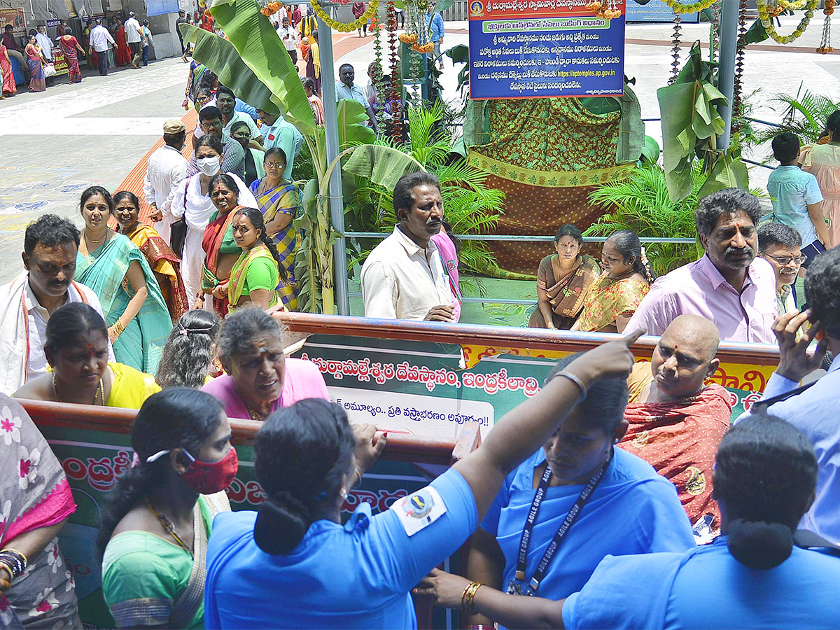 Devotees Rush at Indrakeeladri Durga Devi Temple - Sakshi14