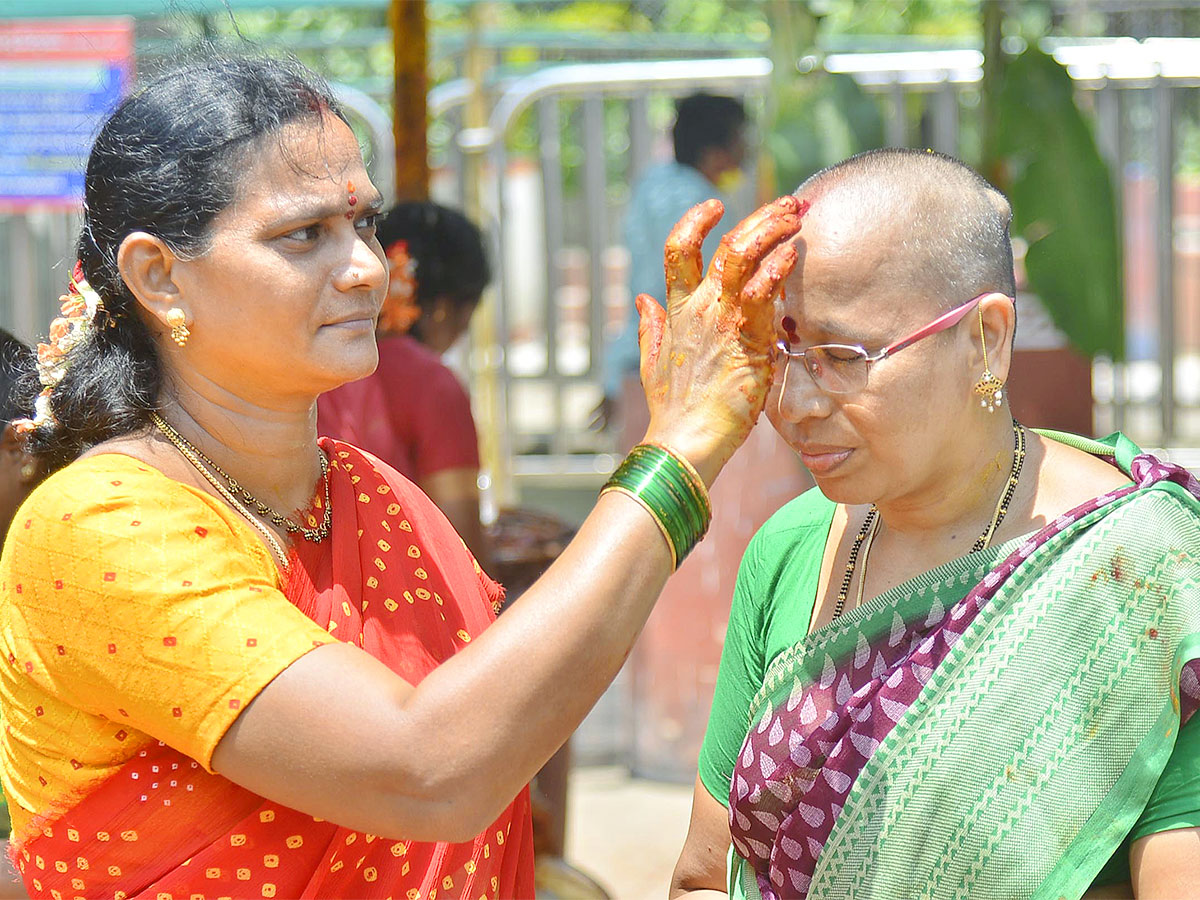 Devotees Rush at Indrakeeladri Durga Devi Temple - Sakshi17