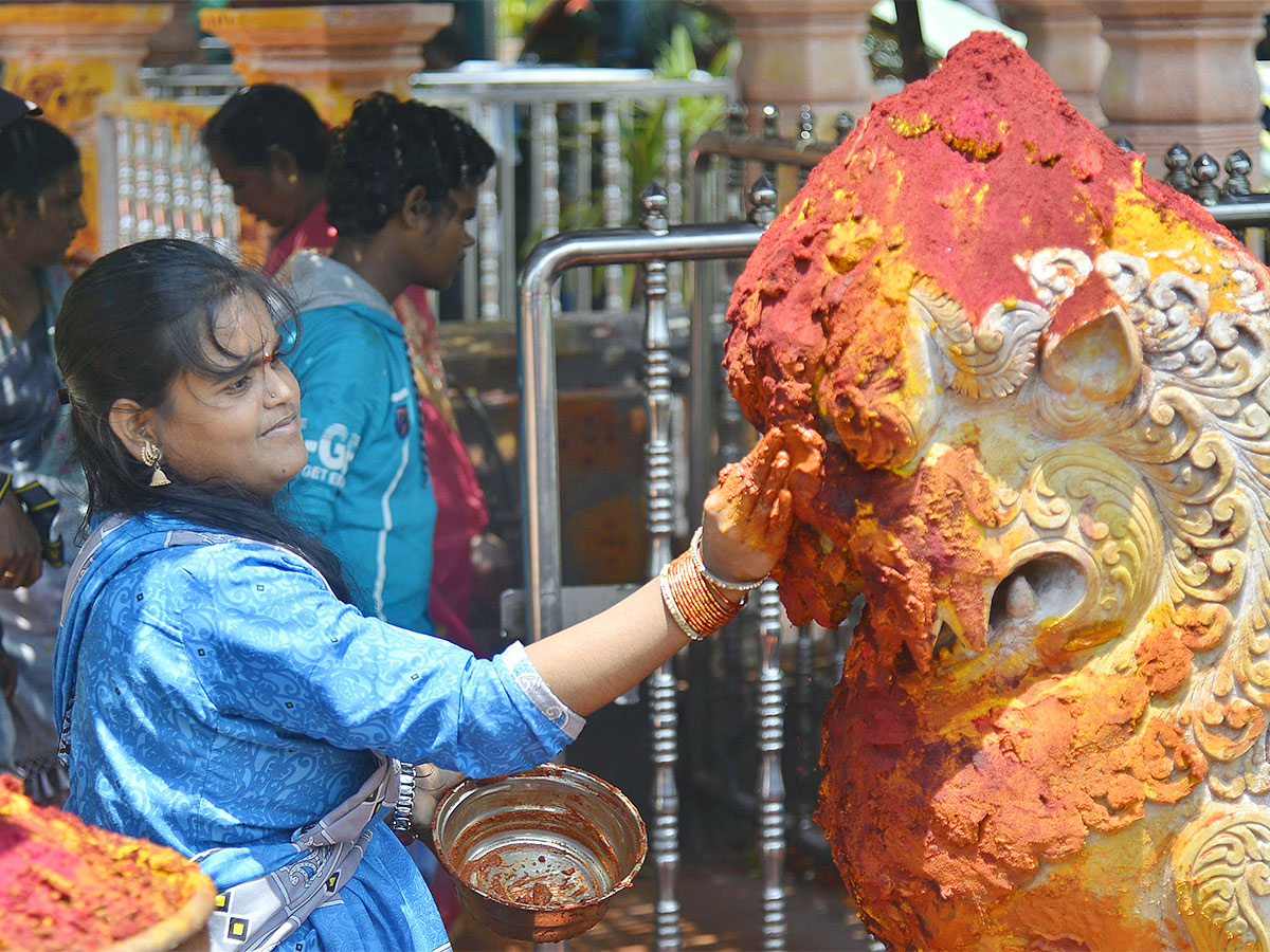 Devotees Rush at Indrakeeladri Durga Devi Temple - Sakshi18