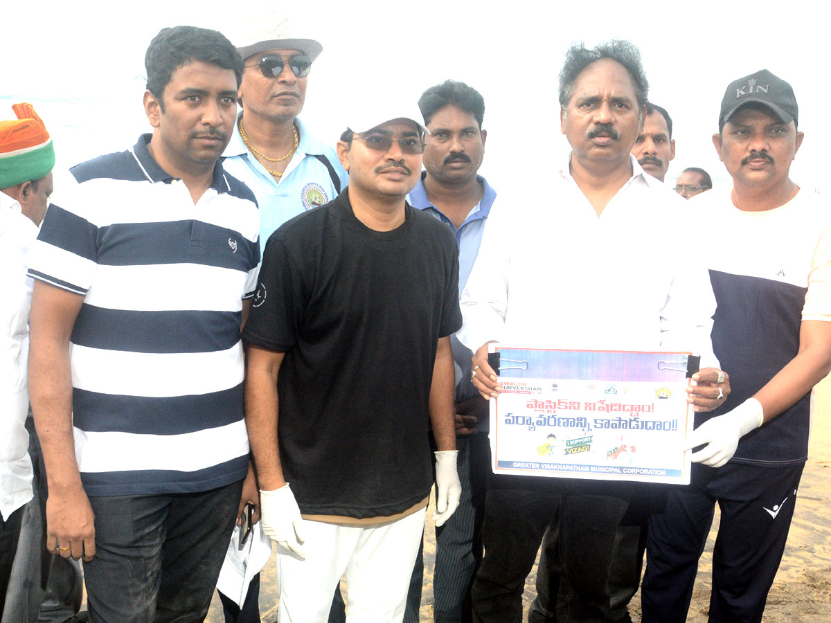 Mega Beach Cleaning at RK Beach in Vizag Photos - Sakshi21