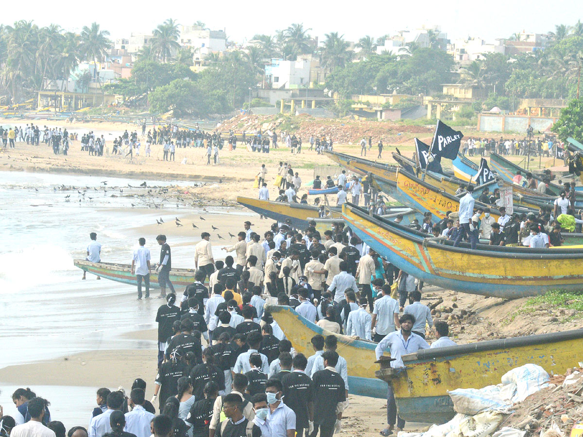 Mega Beach Cleaning at RK Beach in Vizag Photos - Sakshi22