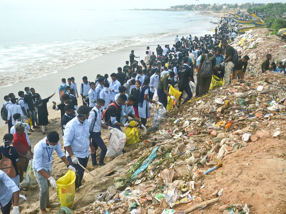 Mega Beach Cleaning at RK Beach in Vizag Photos - Sakshi23